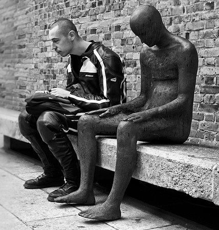 255--Scenic-Statue-and-Guy