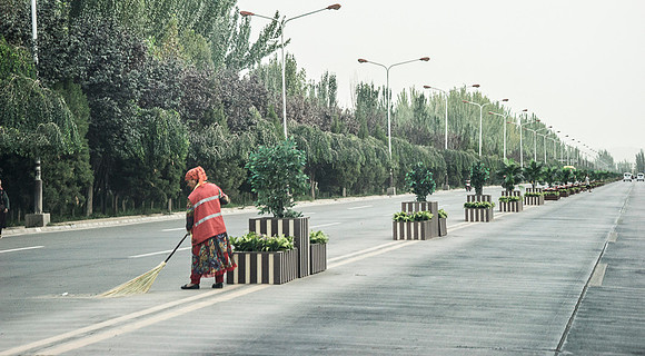 Motorway sweepers, leaving Kashgar